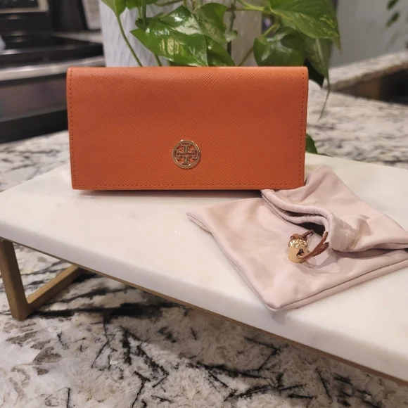Tory Burch Sunglass Case + Protective Bag - Picture 2 of 6
